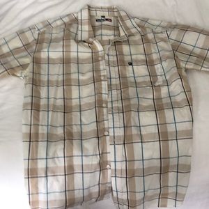 Men’s Quiksilver button up shirt sleeve shirt